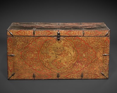 Lot 105 - A LARGE LACQUERED WOOD STORAGE CHEST, 17TH-18TH CENTURY