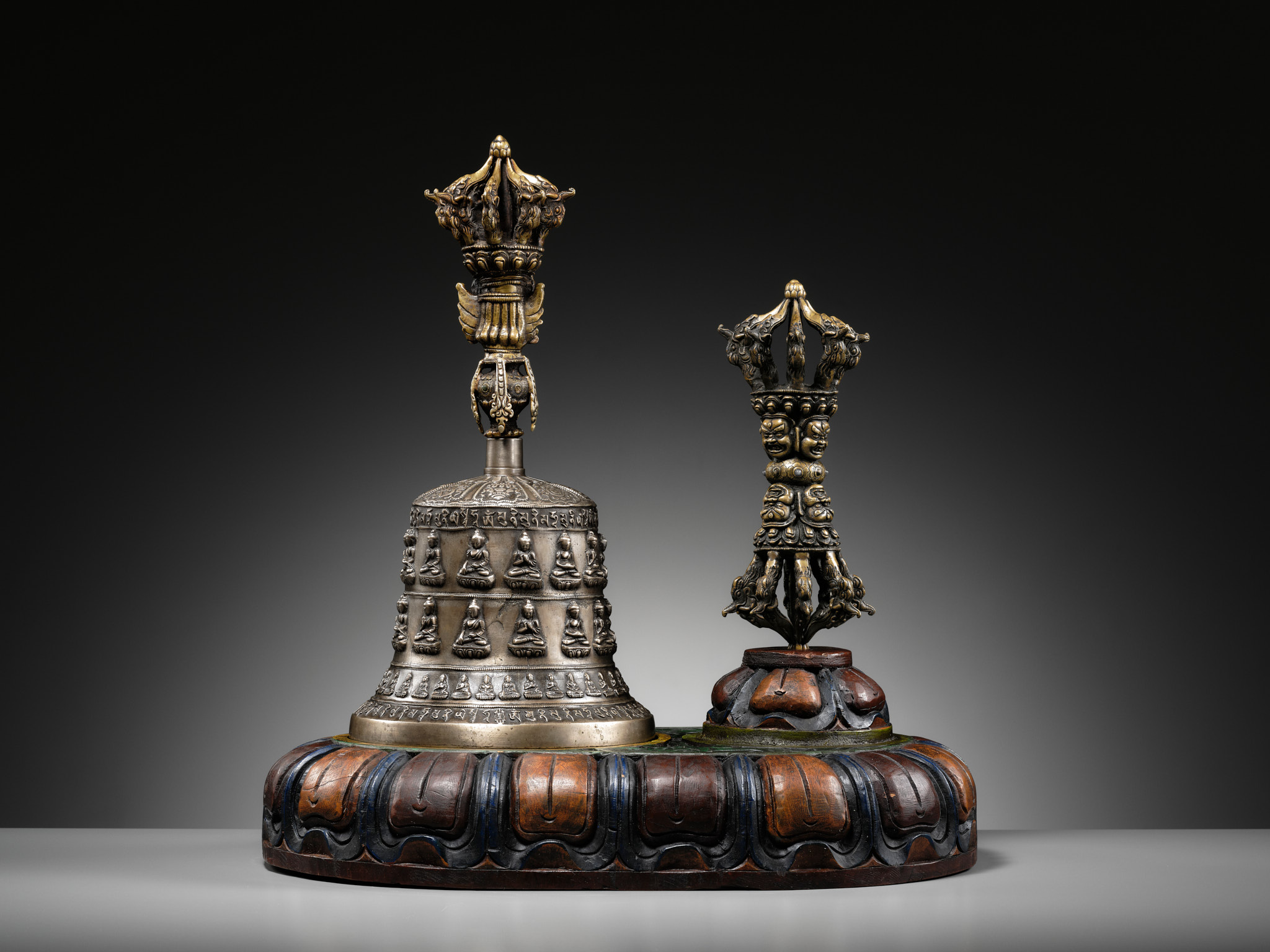 Lot 156 - A SET OF BRONZE GHANTA AND VAJRA, 19TH-20TH