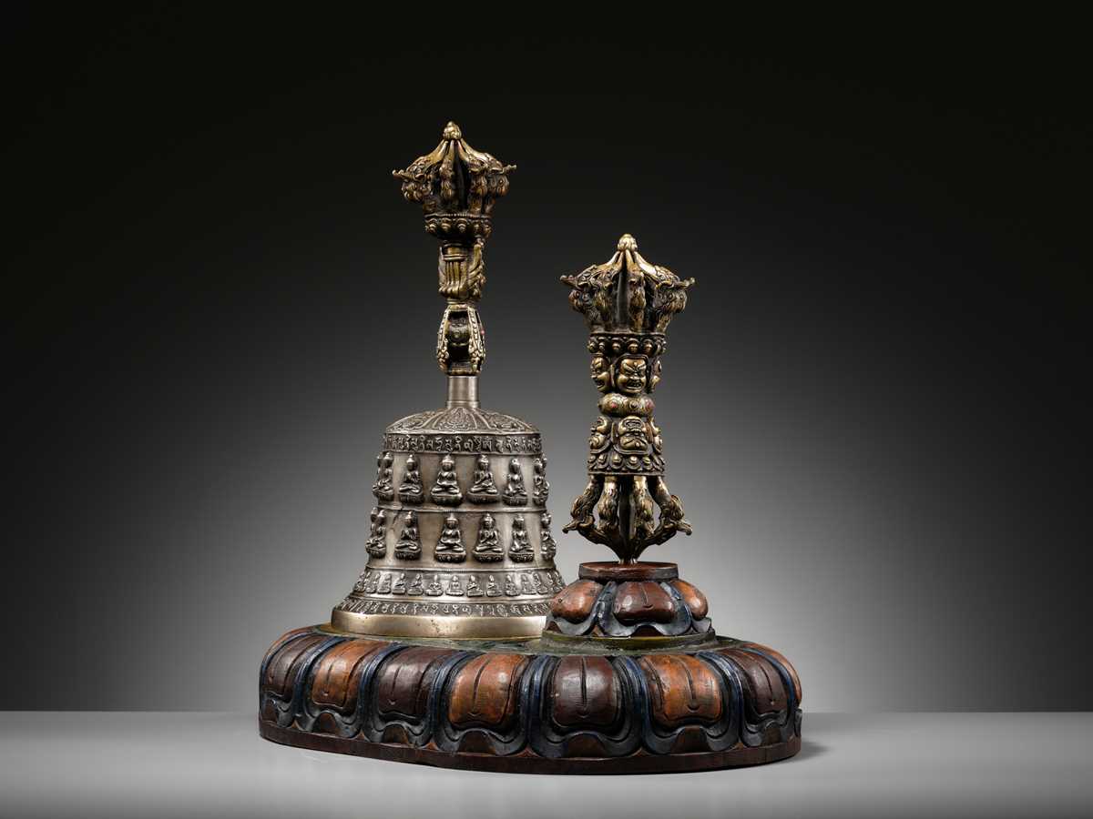 Lot 156 - A SET OF BRONZE GHANTA AND VAJRA, 19TH-20TH