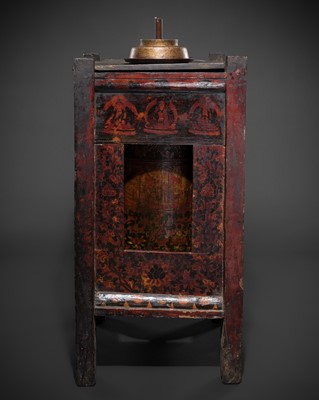 Lot 36 - A LARGE PRAYER WHEEL IN A PAINTED WOOD CABINET, 18TH-19TH CENTURY