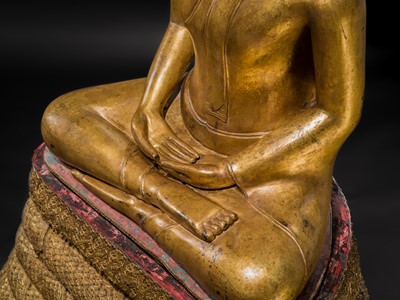 Lot 33 - A MONUMENTAL (194 CM HIGH) GILT-LACQUERED BRONZE FIGURE OF BUDDHA MUCHALINDA, RATTANAKOSIN PERIOD