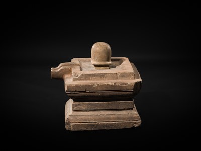 Lot 4 - A LARGE SANDSTONE LINGAM AND YONI, ANGKOR PERIOD, 10TH-12TH CENTURY