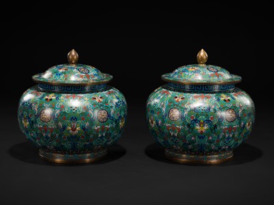 Lot 251 - A PAIR OF LARGE CLOISONNÉ ENAMEL JARS AND COVERS, LATE QING DYNASTY-REPUBLIC PERIOD