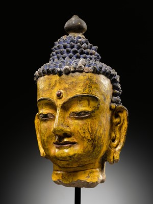 Lot 72 - A LARGE AND IMPRESSIVE POLYCHROME CLAY AND STUCCO HEAD OF BUDDHA, 15TH-16TH CENTURY