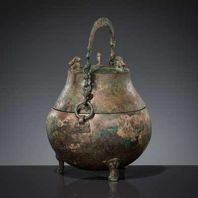 Lot 376 - AN ARCHAIC BRONZE RITUAL WINE VESSEL AND COVER, HOULOU, HAN DYNASTY