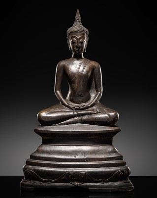 Lot 11 - A BRONZE FIGURE OF BUDDHA SHAKYAMUNI, LAOS, CHIEN SENG STYLE, 16TH-17TH CENTURY