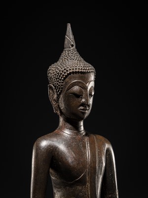 Lot 11 - A BRONZE FIGURE OF BUDDHA SHAKYAMUNI, LAOS, CHIEN SENG STYLE, 16TH-17TH CENTURY