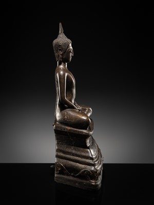 Lot 11 - A BRONZE FIGURE OF BUDDHA SHAKYAMUNI, LAOS, CHIEN SENG STYLE, 16TH-17TH CENTURY