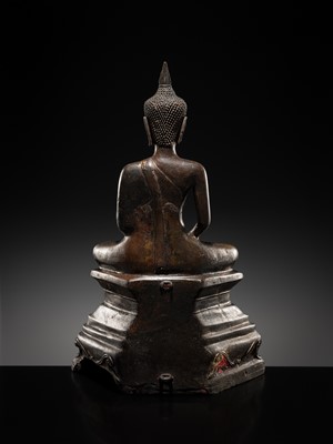 Lot 11 - A BRONZE FIGURE OF BUDDHA SHAKYAMUNI, LAOS, CHIEN SENG STYLE, 16TH-17TH CENTURY