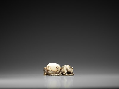 Lot 177 - TOMOCHIKA: AN IVORY NETSUKE OF TWO RATS WITH AN EGG