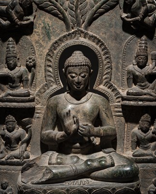 Lot 68 - A RARE AND IMPORTANT BLACK STONE STELE OF BUDDHA PREACHING THE FIRST SERMON AT SARNATH, PROBABLY RATNAGIRI, 9TH-12TH CENTURY