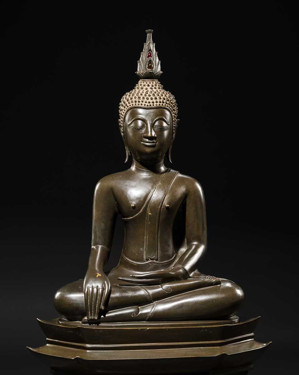 Lot 10 - A VERY LARGE AND IMPORTANT BRONZE FIGURE OF BUDDHA, LAOS, 16TH-17TH CENTURY
