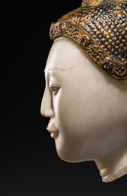 Lot 19 - A MAGNIFICENT LARGE GILT AND PAINTED WHITE MARBLE HEAD OF BUDDHA, MANDALAY, 18TH-19TH CENTURY