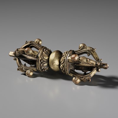 Lot 43 - A LARGE GILT-COPPER FOUR-PRONGED VAJRA, DORJE, TIBET, 17TH-18TH CENTURY