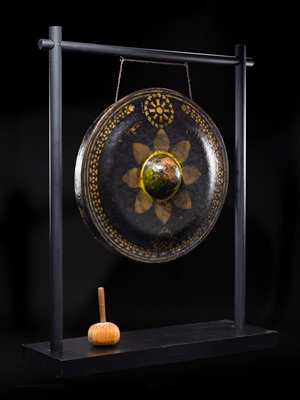 Lot 45 - A COLOSSAL GILT-LACQUERED BRONZE GONG, 19TH-EARLY 20TH CENTURY