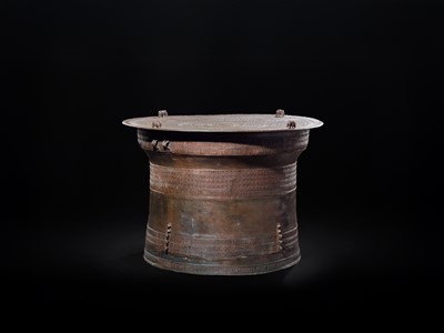 Lot 42 - A MONUMENTAL AND EXTREMELY RARE BRONZE RAIN DRUM, KAREN PEOPLE