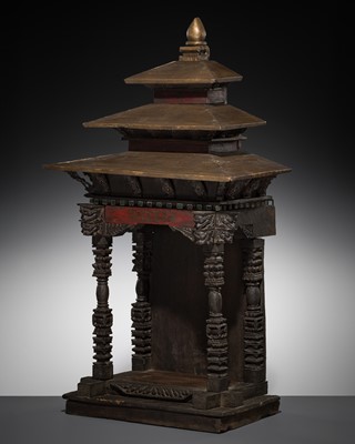 Lot 108 - A LARGE GILT AND POLYCHROME WOOD SHRINE, 19TH CENTURY