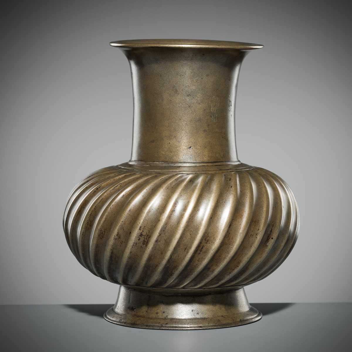 Lot 184 - A BRASS WATER CONTAINER, LOTA, DECCAN, 18TH-19TH CENTURY