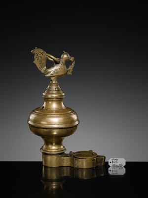 Lot 186 - A BRASS ‘PEACOCK’ OIL LAMP, KEDA VILAKKU, KERALA, 19TH-EARLY 20TH CENTURY