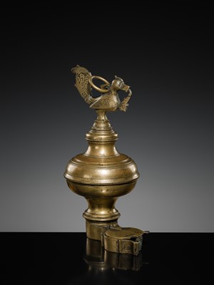 Lot 186 - A BRASS ‘PEACOCK’ OIL LAMP, KEDA VILAKKU, KERALA, 19TH-EARLY 20TH CENTURY