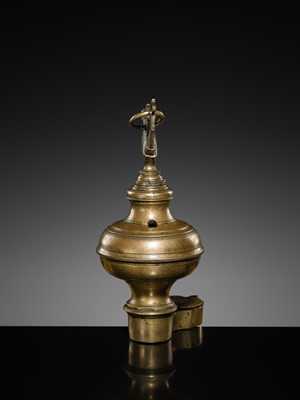 Lot 186 - A BRASS ‘PEACOCK’ OIL LAMP, KEDA VILAKKU, KERALA, 19TH-EARLY 20TH CENTURY