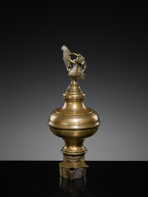 Lot 186 - A BRASS ‘PEACOCK’ OIL LAMP, KEDA VILAKKU, KERALA, 19TH-EARLY 20TH CENTURY