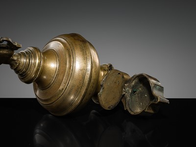 Lot 186 - A BRASS ‘PEACOCK’ OIL LAMP, KEDA VILAKKU, KERALA, 19TH-EARLY 20TH CENTURY