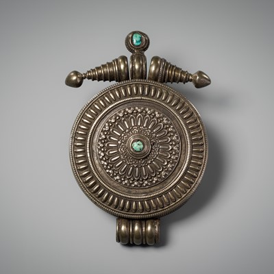 Lot 49 - A LARGE TURQUOISE-INLAID SILVER-MOUNTED BRONZE AMULET BOX AND COVER, GAU, 18TH-19TH CENTURY