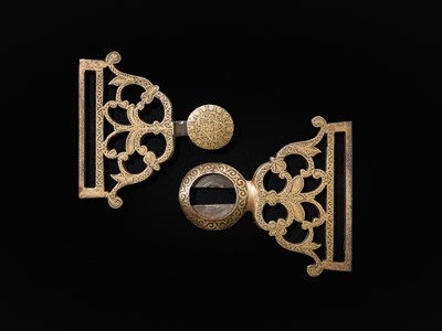 Lot 195 - A ‘KOFTGARI’ GOLD-DAMASCENED STEEL BELT BUCKLE, NORTHWEST INDIA OR DECCAN, 18TH CENTURY
