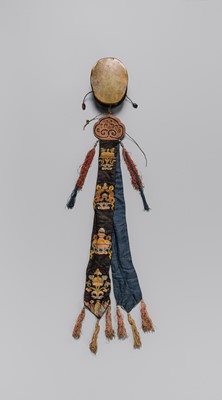 Lot 18 - A STAINED BONE RITUAL DRUM WITH SILK TASSELS, DAMARU