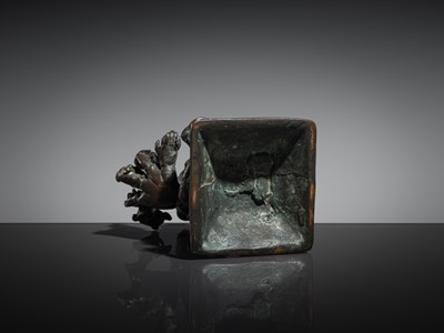 Lot 74 - A BRONZE GROUP OF GANESHA AND SHAKTI, VIJAYANAGAR EMPIRE, 16TH CENTURY