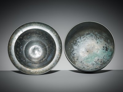 Lot 143 - A KHMER BRONZE BOWL AND STAND, ANGKOR PERIOD, 13TH CENTURY