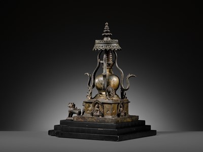 Lot 112 - AN IMPORTANT INSCRIBED BRONZE STUPA WITH FIVE DIRECTIONAL BUDDHAS, FOUR TARAS, GUARDIAN LIONS AND SNAKE CANOPY, 17TH-18TH CENTURY