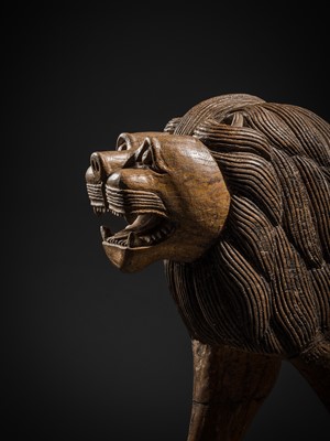 Lot 102 - A LARGE WOOD FIGURE OF A LION, SOUTH INDIA, PROBABLY TAMIL NADU, 19TH-20TH CENTURY