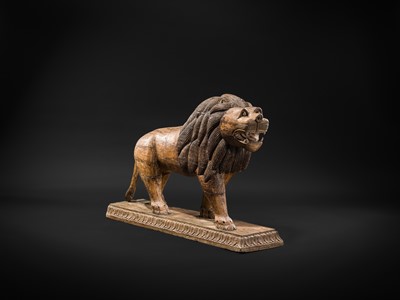 Lot 102 - A LARGE WOOD FIGURE OF A LION, SOUTH INDIA, PROBABLY TAMIL NADU, 19TH-20TH CENTURY