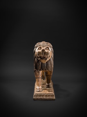 Lot 102 - A LARGE WOOD FIGURE OF A LION, SOUTH INDIA, PROBABLY TAMIL NADU, 19TH-20TH CENTURY