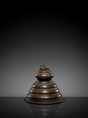 Lot 84 - A PAIR OF PADUKA ON A PEDESTAL, BRONZE, INDIA, 18TH-19TH CENTURY