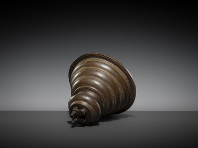 Lot 84 - A PAIR OF PADUKA ON A PEDESTAL, BRONZE, INDIA, 18TH-19TH CENTURY