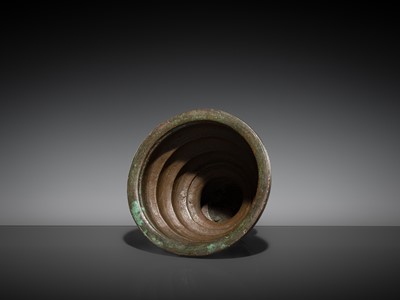 Lot 84 - A PAIR OF PADUKA ON A PEDESTAL, BRONZE, INDIA, 18TH-19TH CENTURY