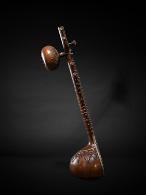 Lot 193 - A BONE-INLAID CARVED WOOD SITAR BY RADHA KRISHNA SHARMA & CO., 20TH CENTURY