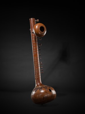 Lot 193 - A BONE-INLAID CARVED WOOD SITAR BY RADHA KRISHNA SHARMA & CO., 20TH CENTURY