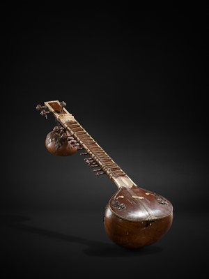 Lot 193 - A BONE-INLAID CARVED WOOD SITAR BY RADHA KRISHNA SHARMA & CO., 20TH CENTURY