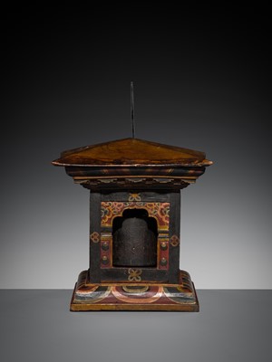 Lot 182 - A FINELY CARVED AND PAINTED WOOD TABLE PRAYER WHEEL, 19TH CENTURY