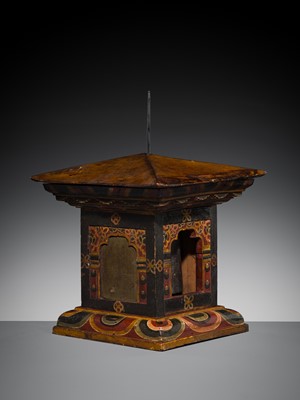 Lot 182 - A FINELY CARVED AND PAINTED WOOD TABLE PRAYER WHEEL, 19TH CENTURY