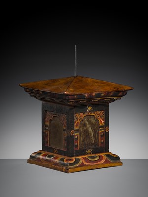 Lot 182 - A FINELY CARVED AND PAINTED WOOD TABLE PRAYER WHEEL, 19TH CENTURY