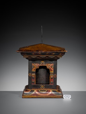 Lot 182 - A FINELY CARVED AND PAINTED WOOD TABLE PRAYER WHEEL, 19TH CENTURY