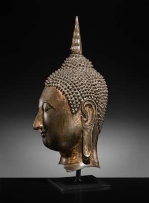Lot 25 - A MONUMENTAL GILT BRONZE HEAD OF BUDDHA, SUKHOTHAI KINGDOM, 15TH CENTURY