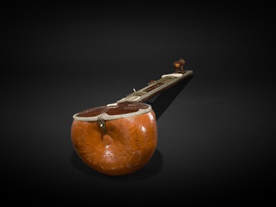 Lot 192 - A BONE INLAID CARVED WOOD SITAR, PROBABLY BY RADHA KRISHNA SHARMA & CO., 20TH CENTURY