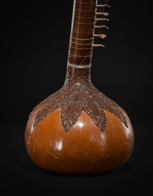 Lot 192 - A BONE INLAID CARVED WOOD SITAR, PROBABLY BY RADHA KRISHNA SHARMA & CO., 20TH CENTURY