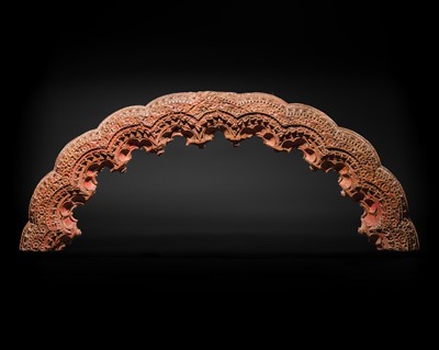 Lot 95 - A LARGE AND MASSIVE LACQUERED WOOD MAKARA TORANA ARCH, GUJARAT, 19TH CENTURY OR EARLIER